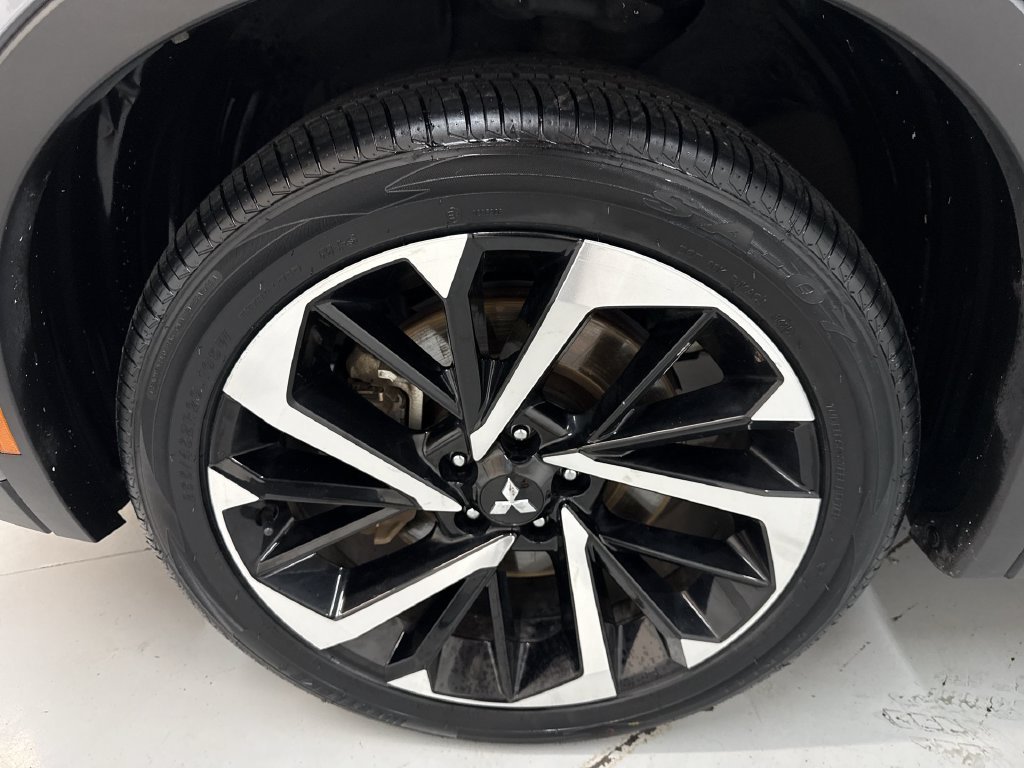 Used 2022 Gray Mitsubishi SE image 33