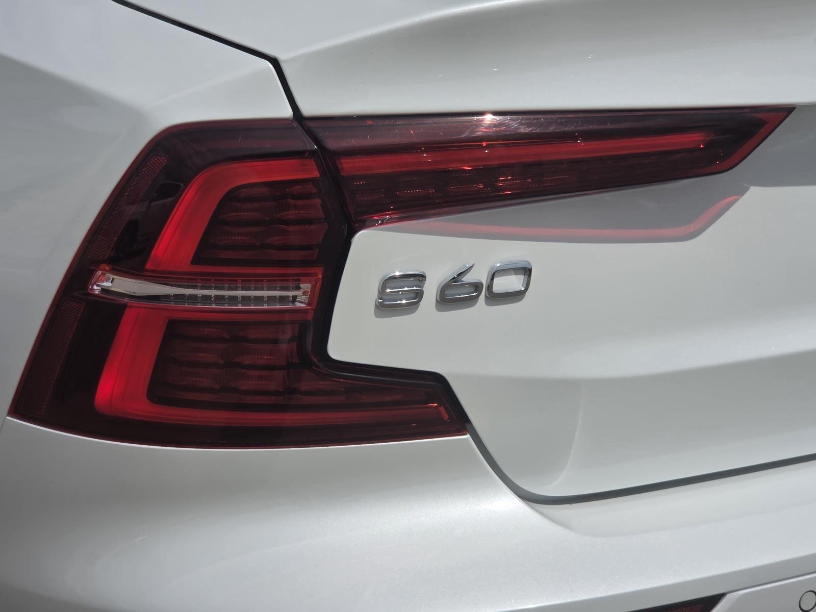 Used 2022 Crystal White Metallic Volvo Inscription image 8