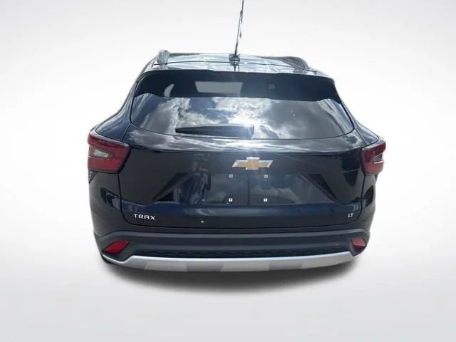 2025 Chevrolet Trax LT - Photo 4
