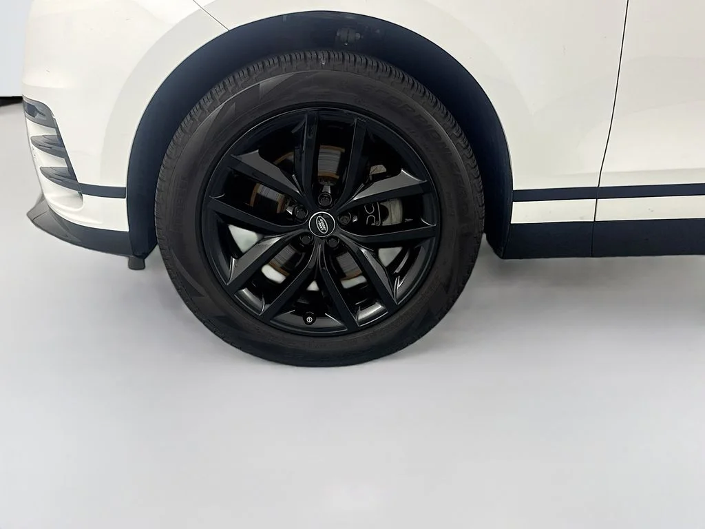 Certified Used 2025 White Land Rover Dynamic SE image 32