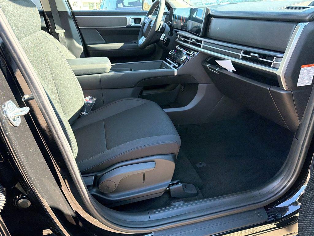 New 2026 Black Hyundai SE image 13