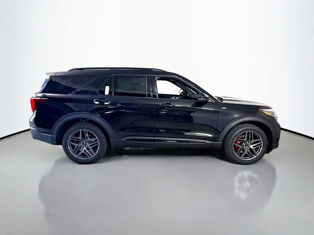 New 2026 Agate Black Metallic Ford ST-Line image 8