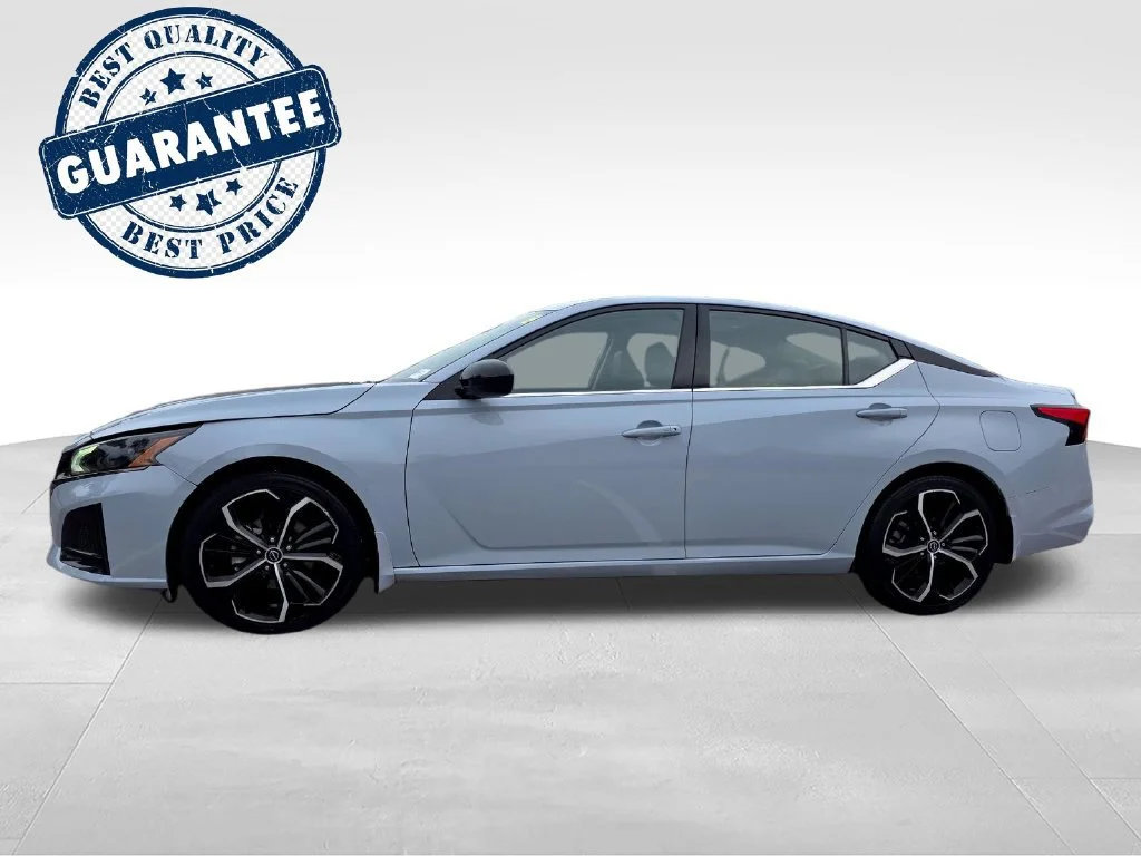 Used 2023 Gray Nissan SR FWD image 3