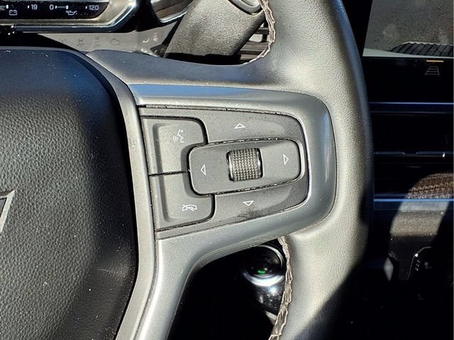 Used 2025 Summit White Chevrolet LT image 17