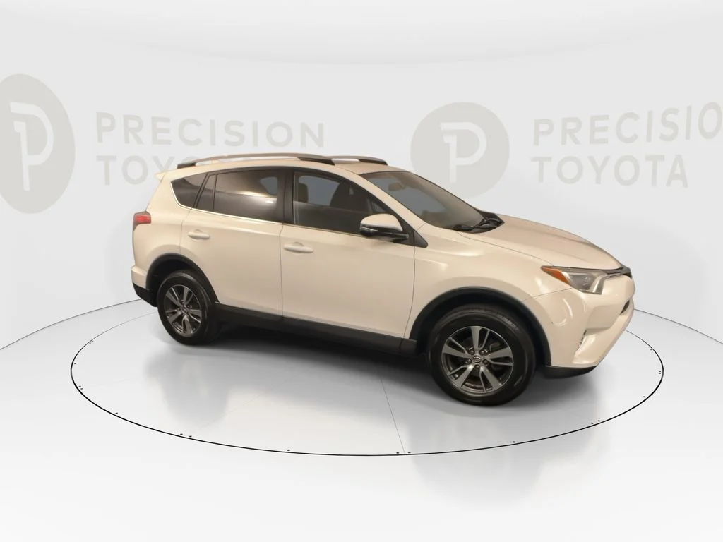 Used 2018 Super White Toyota XLE image 24