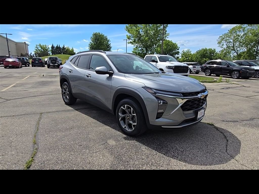 Used 2025 Gray Chevrolet LT image 2
