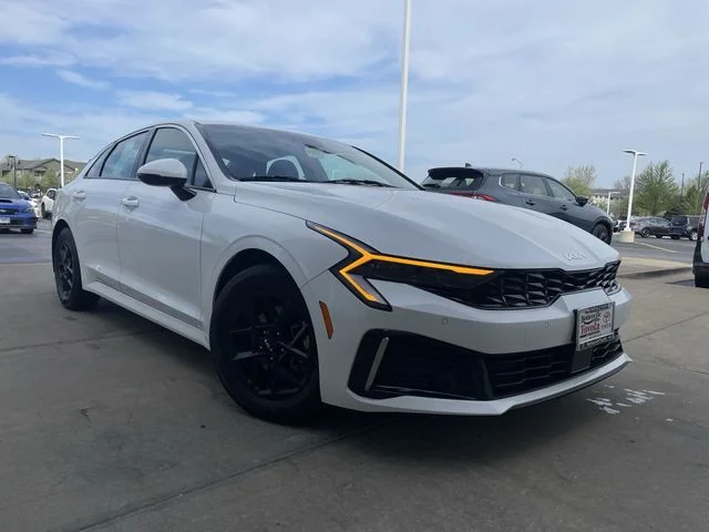 2025 Kia K5 LXS - Photo 10