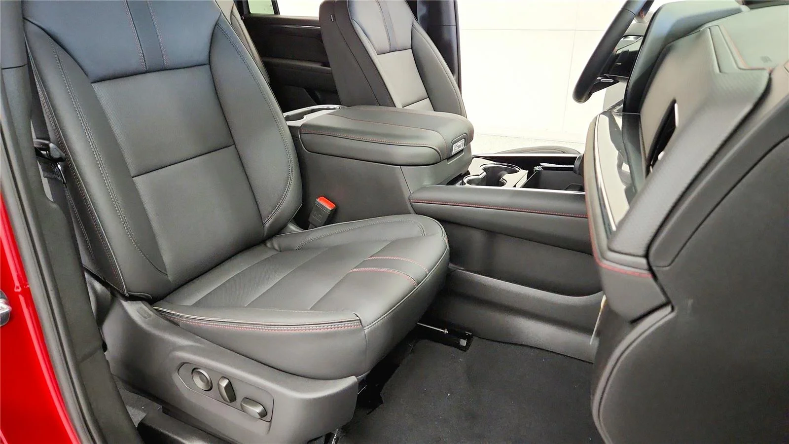 2026 Chevrolet Suburban RST - Photo 38