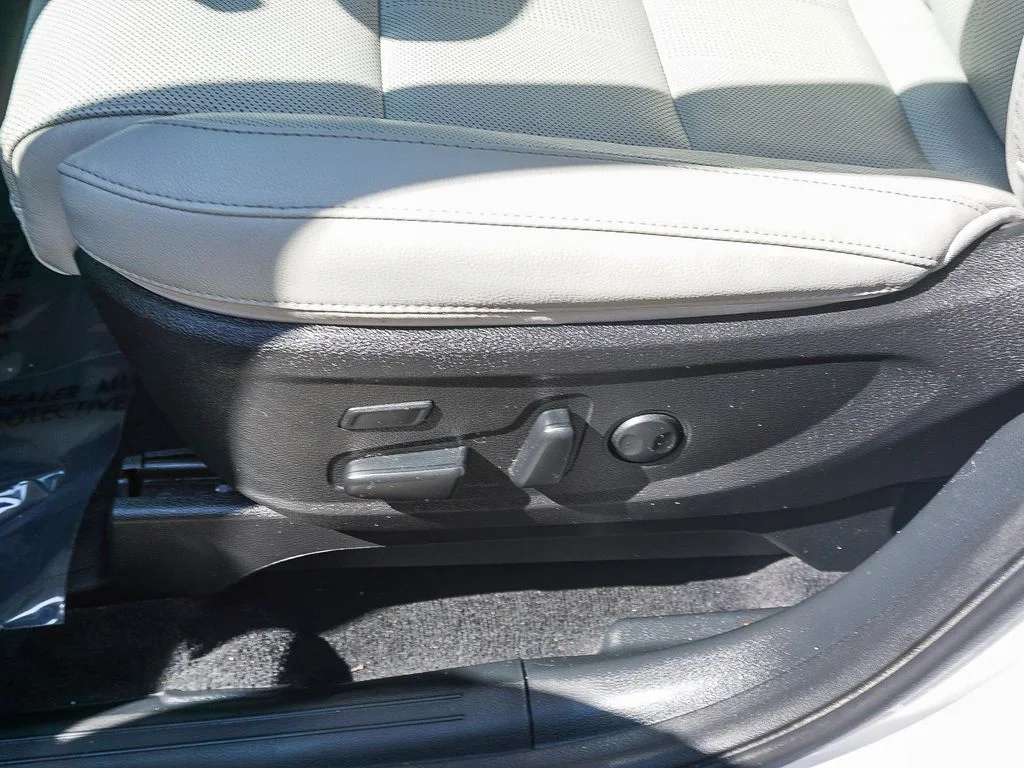 Used 2021 White Kia SX image 19