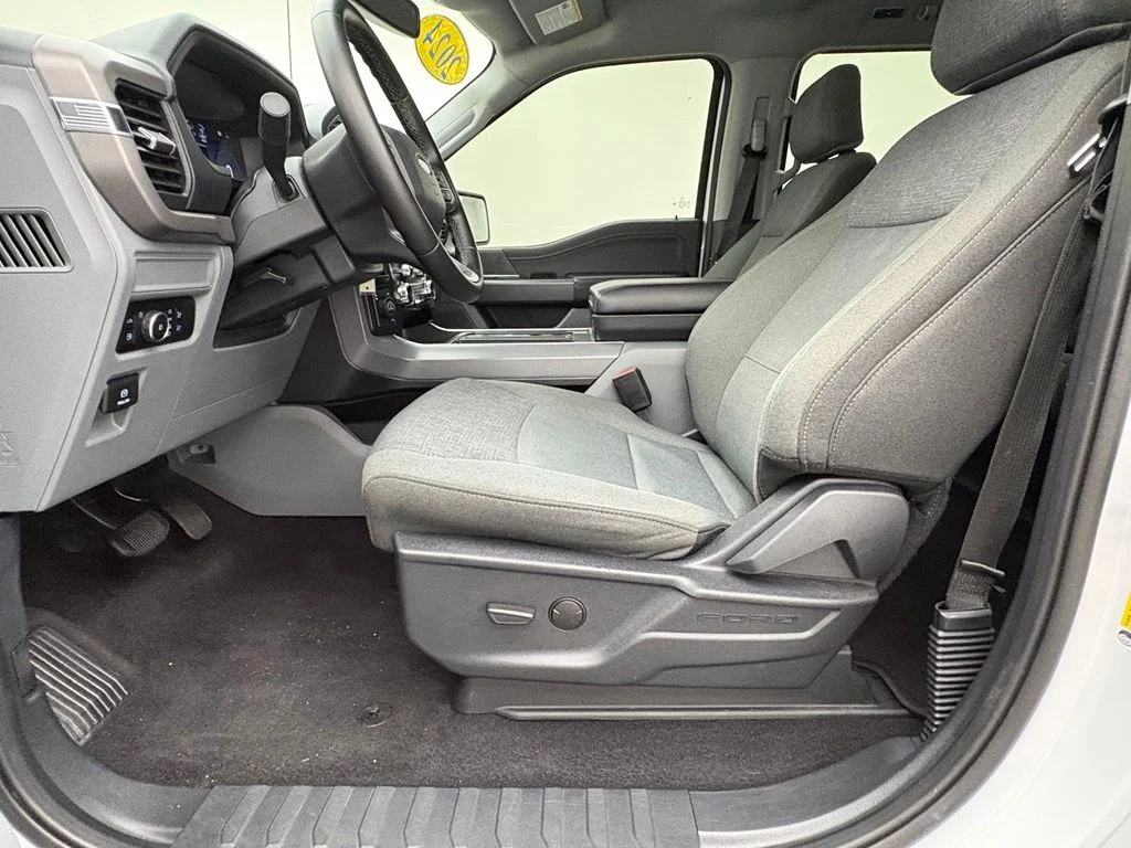 Used 2024 Oxford White Ford XLT image 15