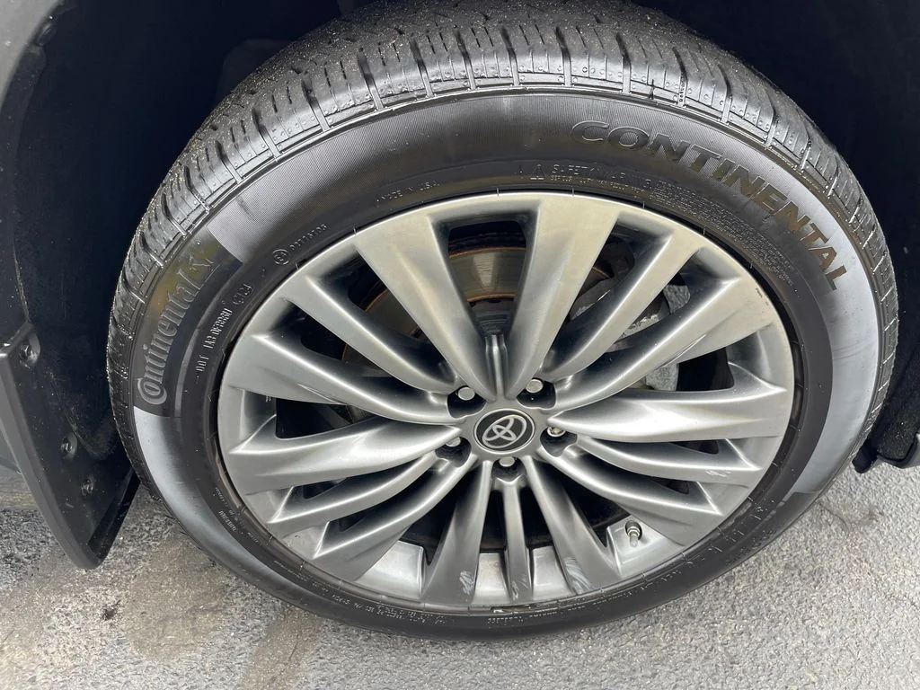Used 2021 Gray Toyota Platinum image 28