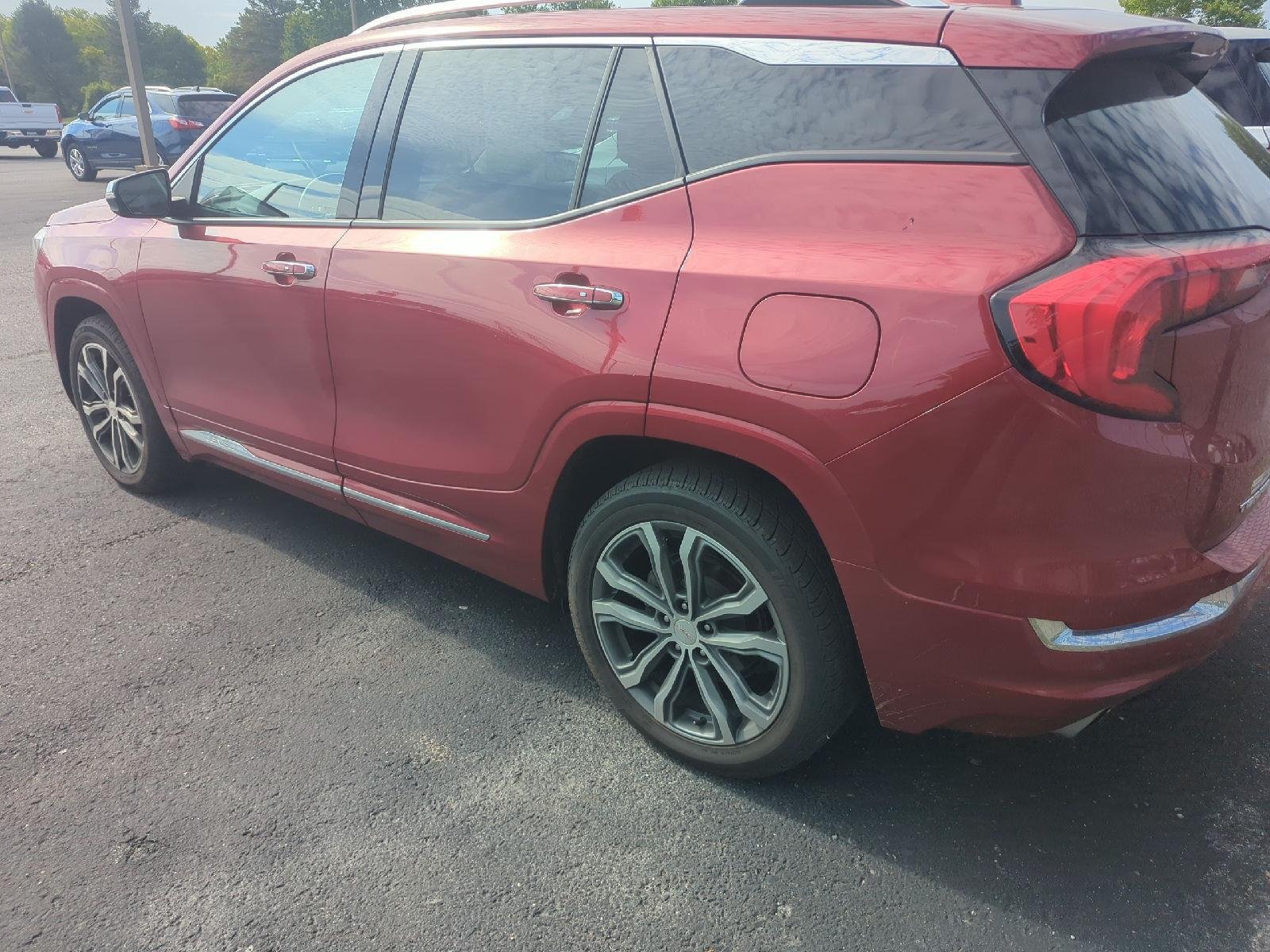Used 2019 Red Quartz Tintcoat GMC Denali image 5