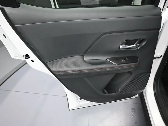 2025 Nissan Kicks SR - Photo 10