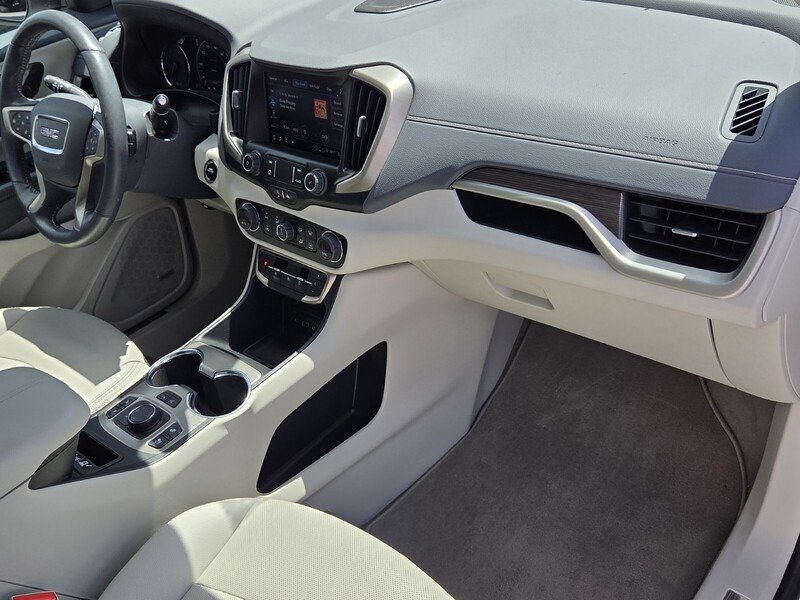 Used 2022 White Frost GMC AWD 4DR DENALI image 19
