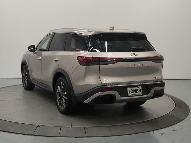 Used 2023 Silver INFINITI LUXE image 7
