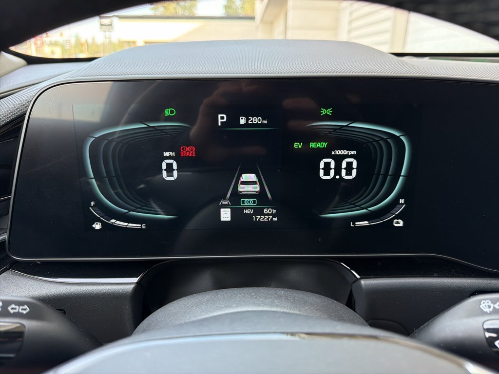 Used 2023 Green Kia EX image 25