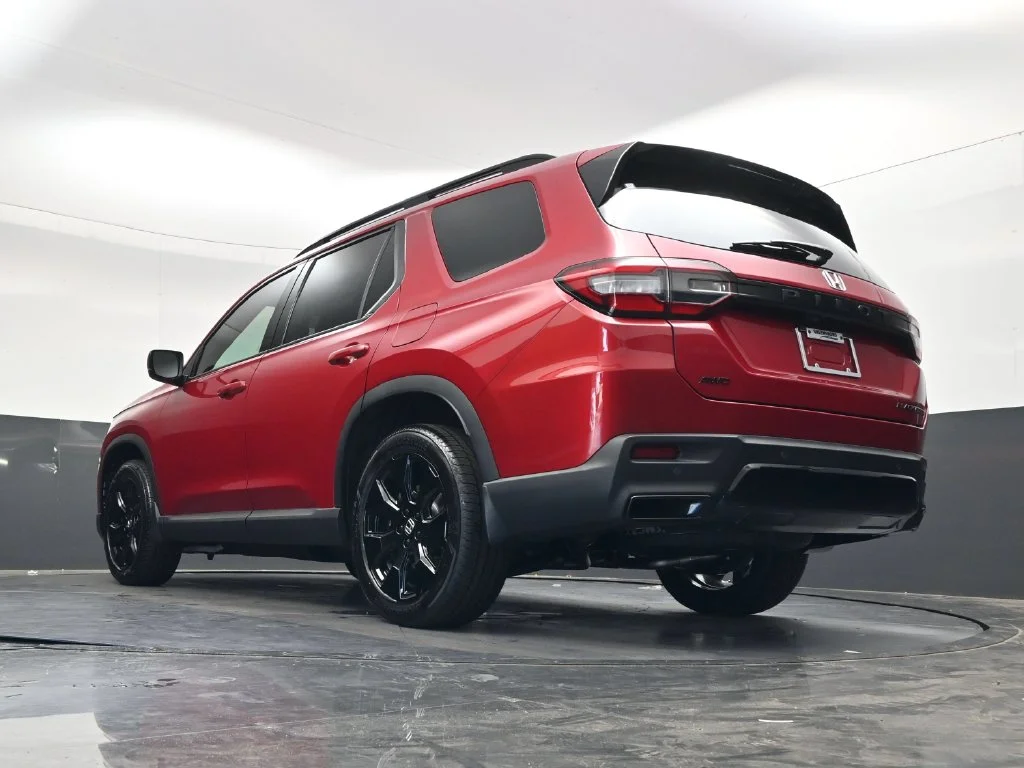 New 2026 Radiant Red Metallic II Honda Black Edition image 29