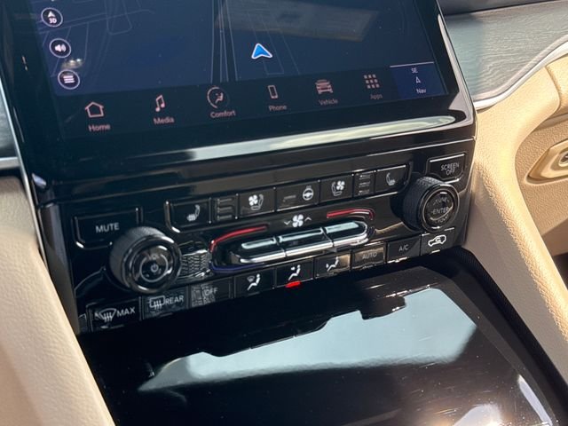 Used 2025 Gray Jeep Limited image 19