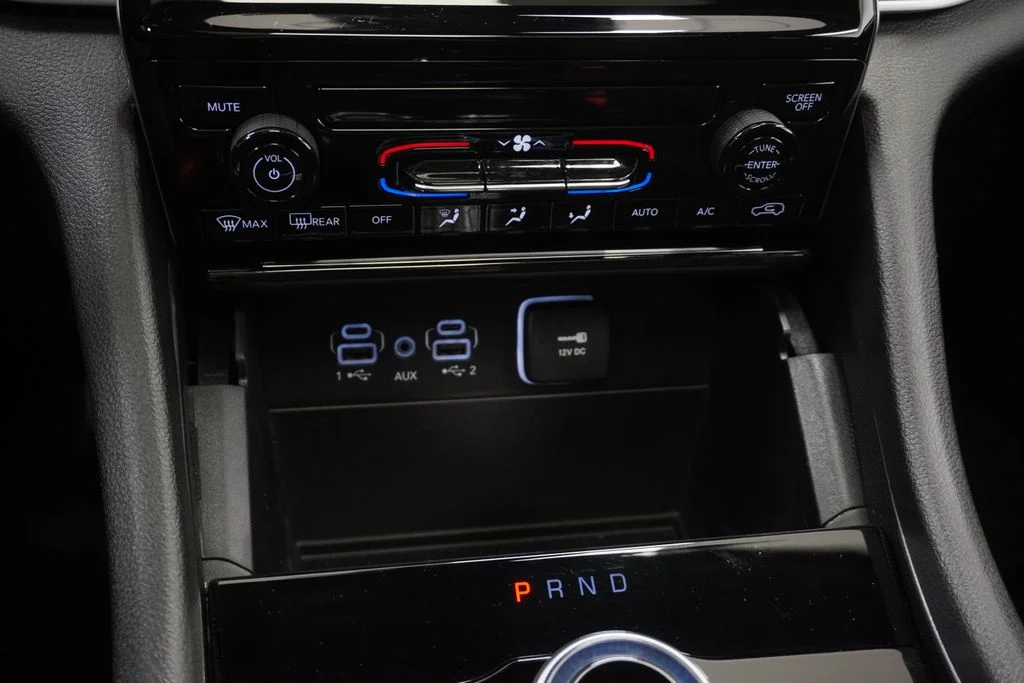 Used 2025 White Jeep Laredo X image 32