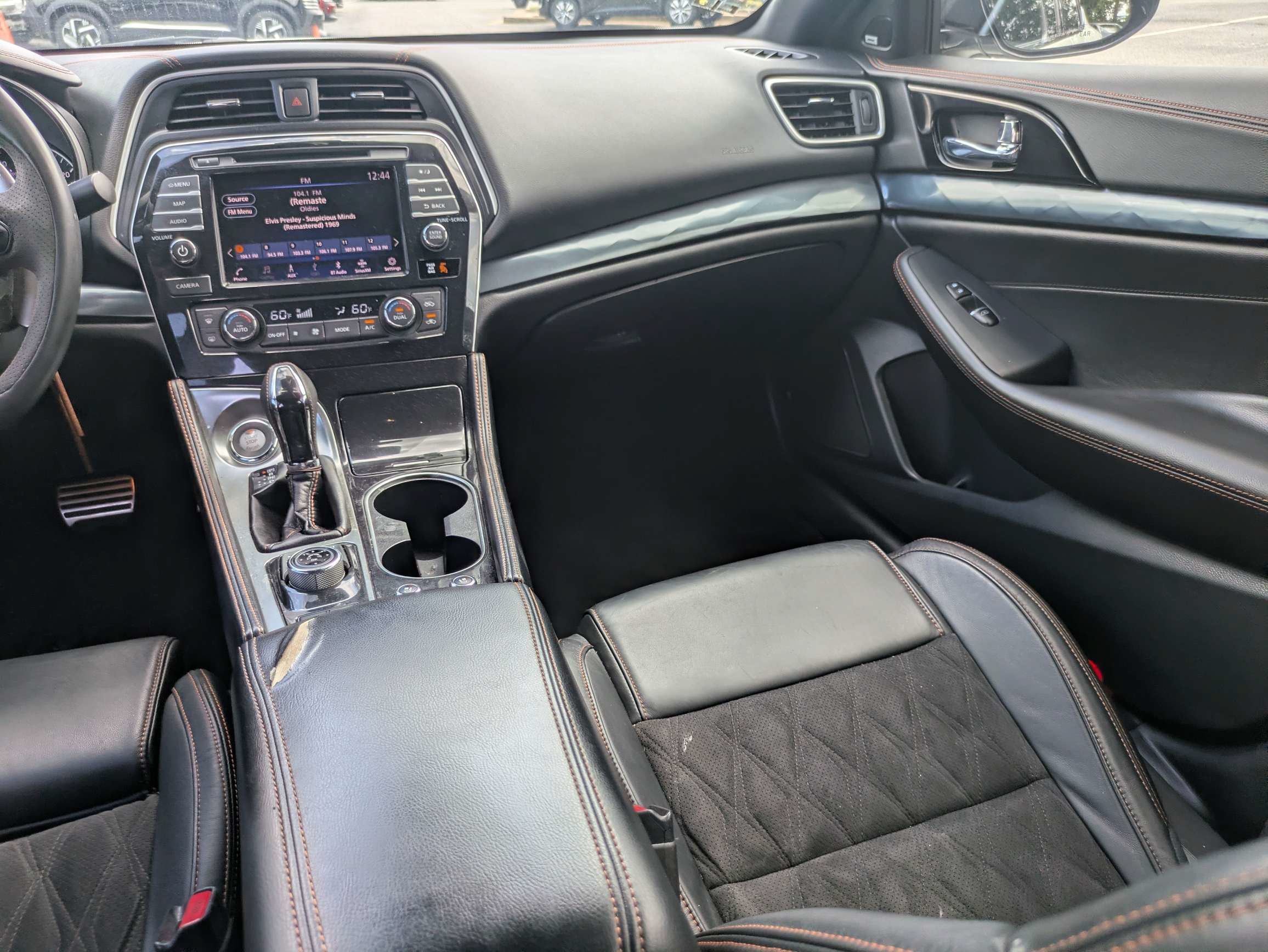 Used 2022 White Nissan SR image 13