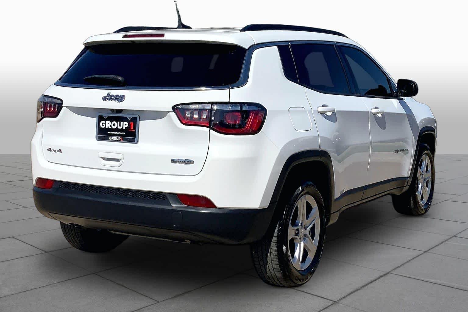 Certified Used 2023 Bright White Clearcoat Jeep Latitude image 13