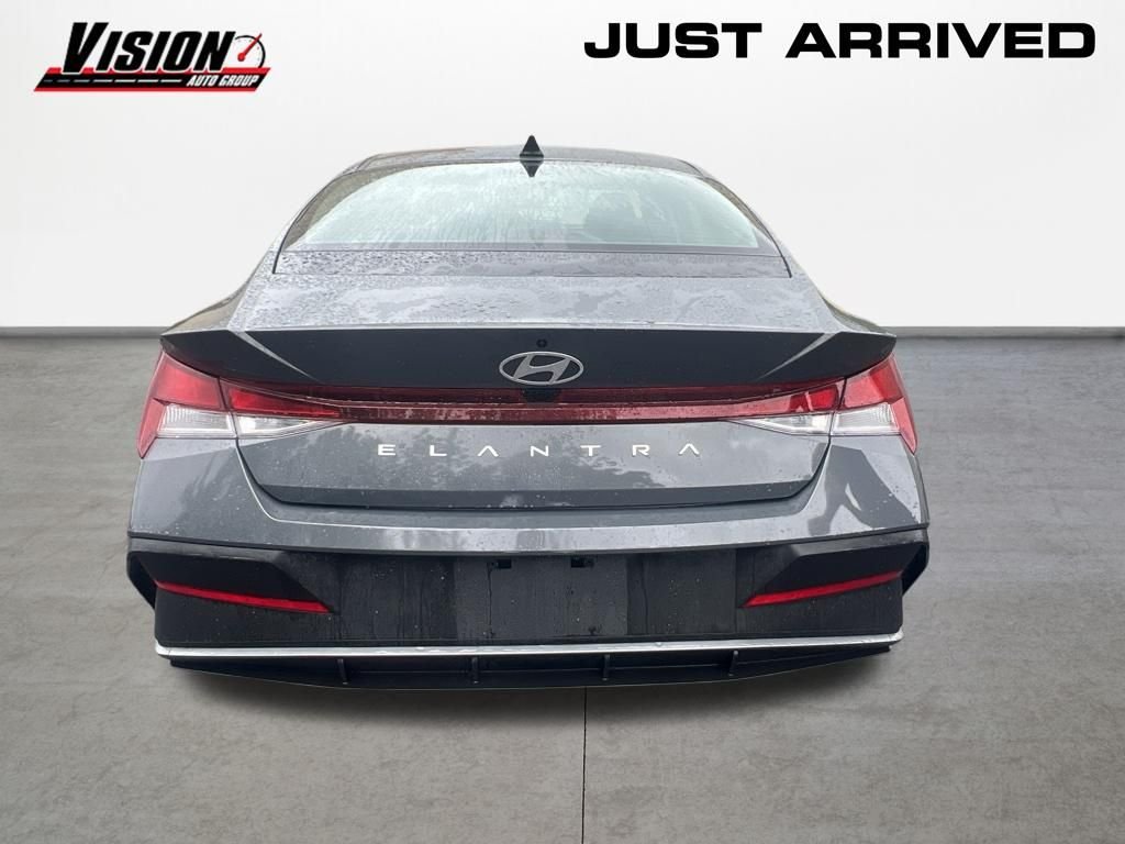Used 2024 Gray Hyundai SEL image 6