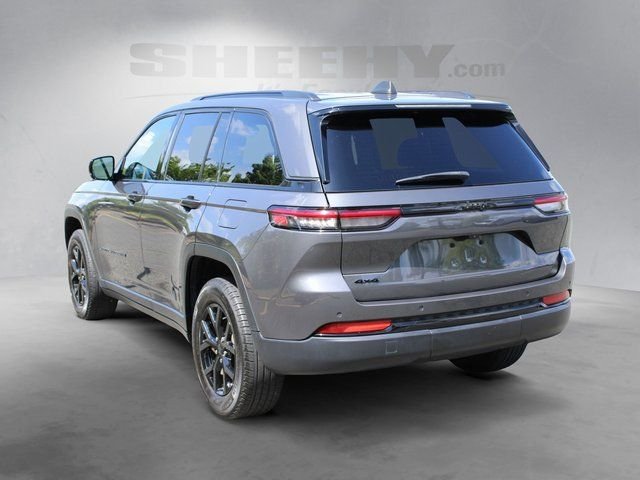 Used 2024 Gray Jeep Altitude image 14
