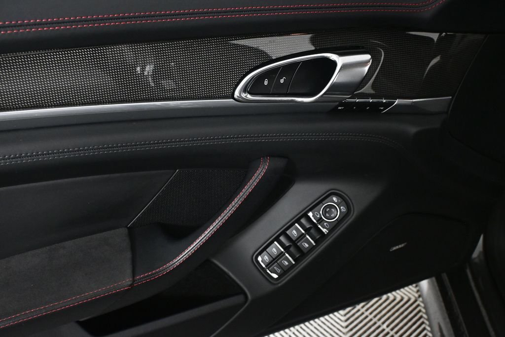 Used 2015  Porsche GTS image 8