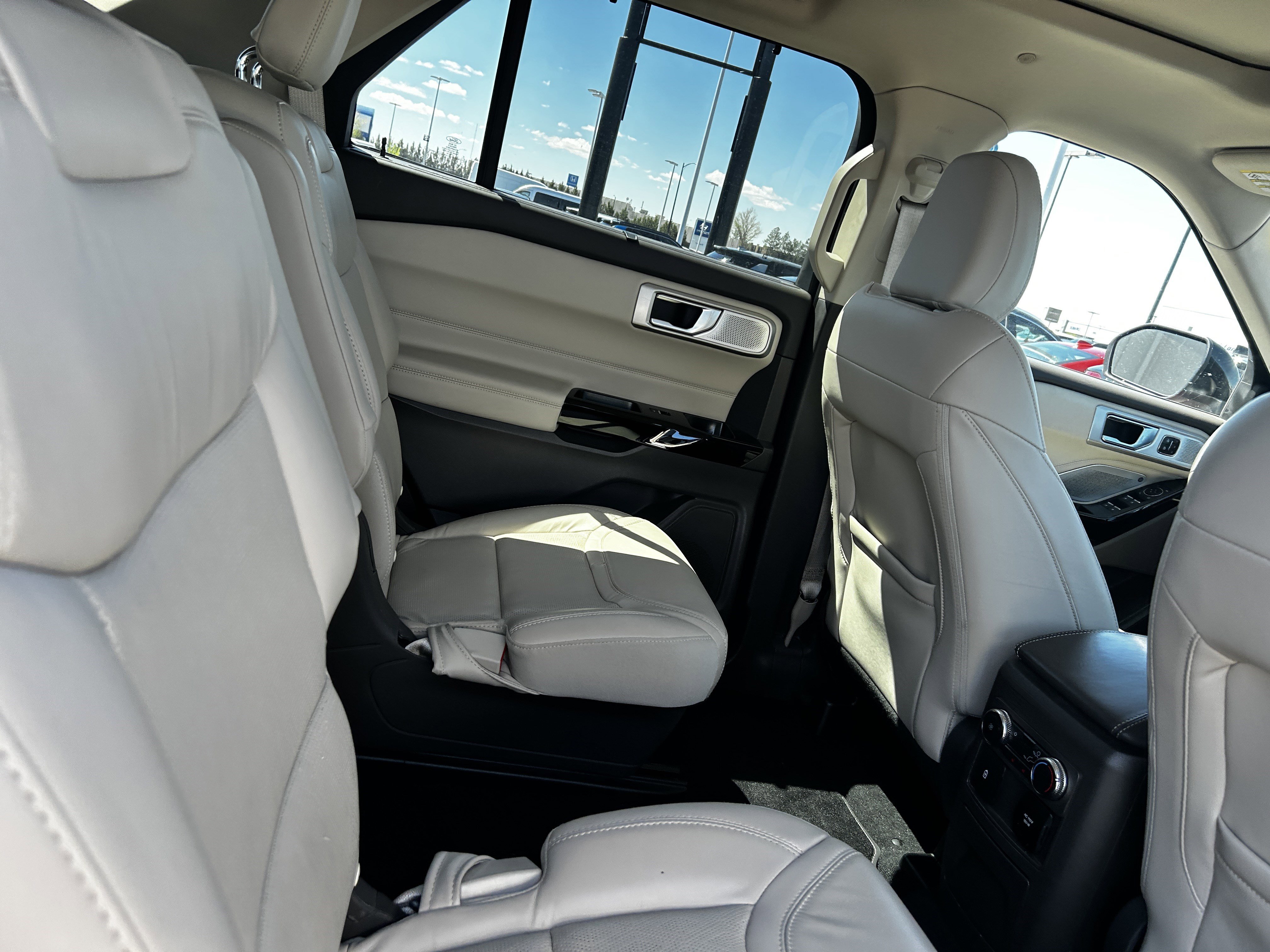 Used 2022 Red Metallic Ford Platinum image 11