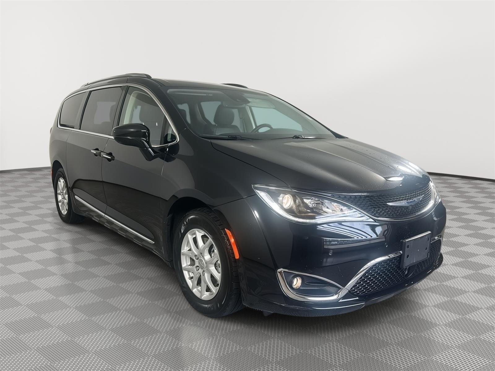 2020 Chrysler Pacifica Touring L's photo