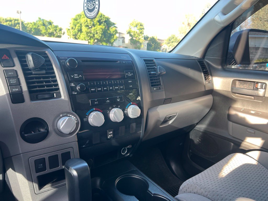 Used 2013 Super White Toyota Grade image 19