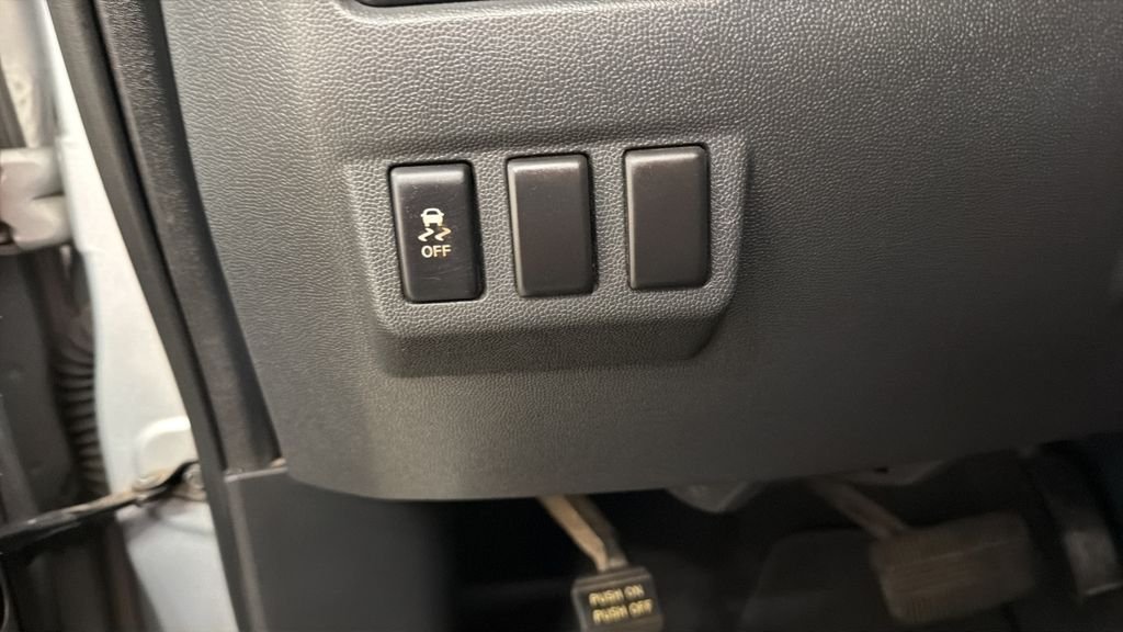 Used 2015 Gray Nissan SV image 16