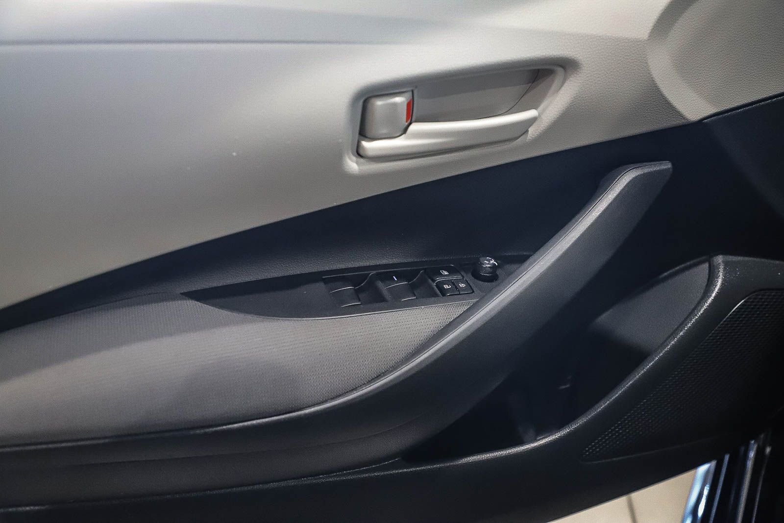 Certified Used 2025  Toyota LE image 18