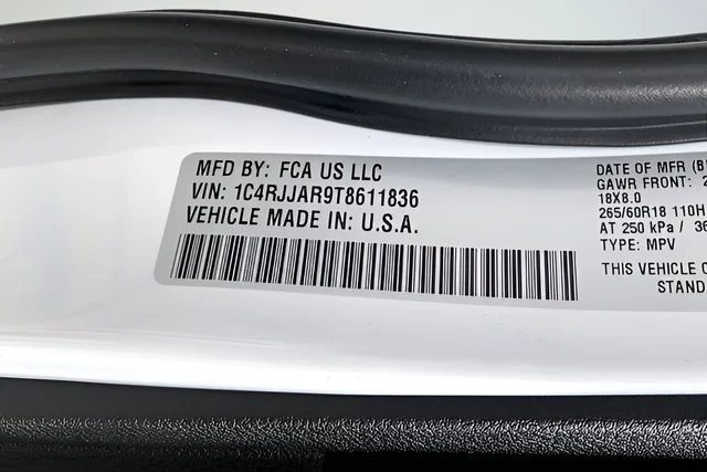 New 2026 Bright White Clear-Coat Exterior Paint Jeep Altitude image 12