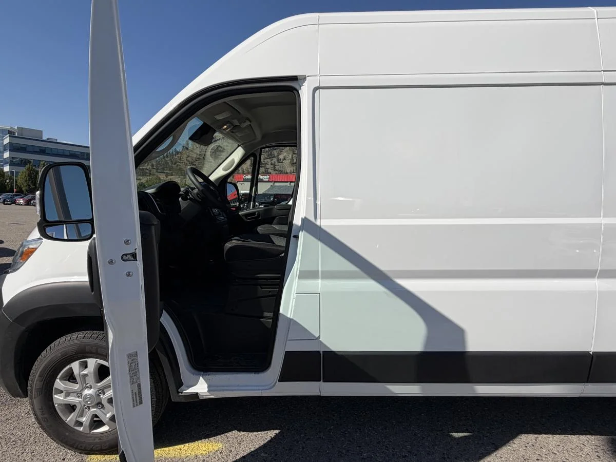 Used 2025 White RAM SLT image 16