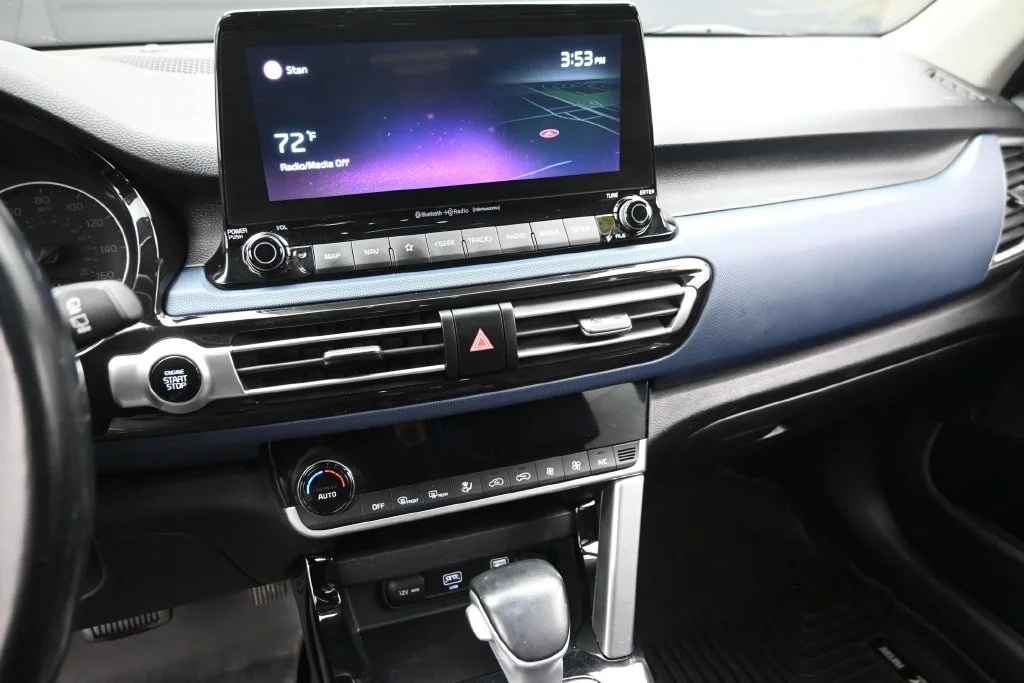Used 2022 Yellow Kia S image 19