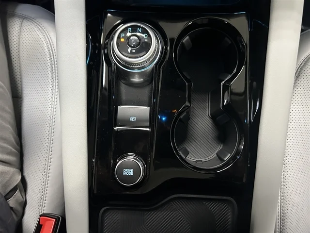 New 2026 Star White Metallic Tri-Coat FORD Platinum™ image 36