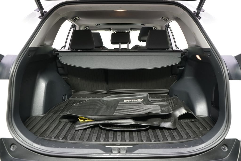 Used 2020 Super White Toyota XLE image 19