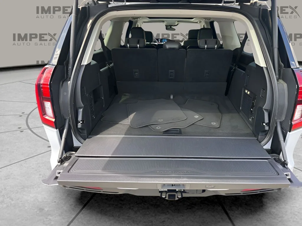 Used 2025 Silver Ford Active image 31