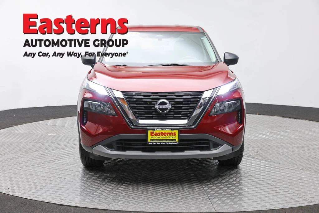Used 2023 Red Nissan S image 2