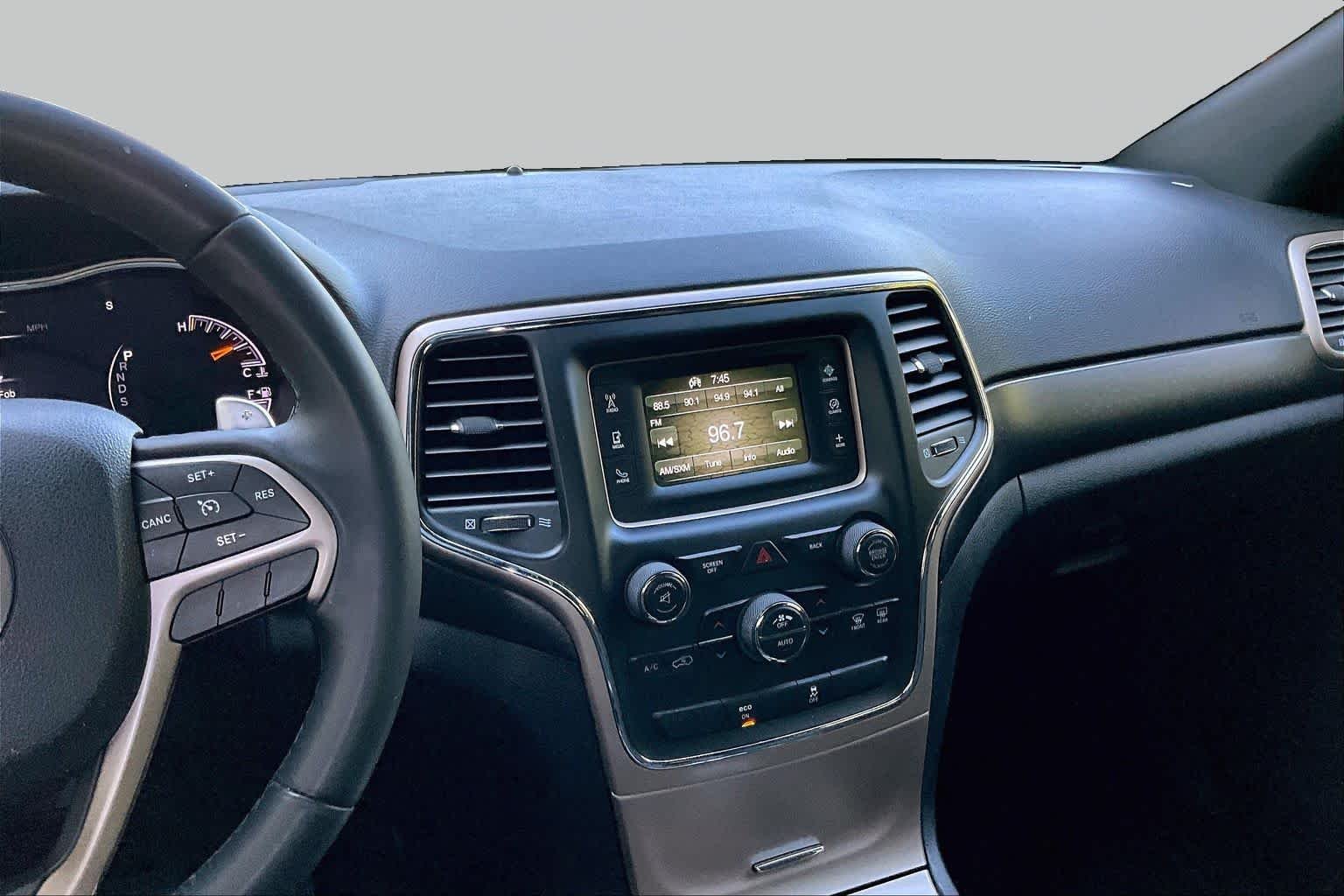 Used 2015 Billet Silver Metallic Clearcoat Jeep Laredo image 7