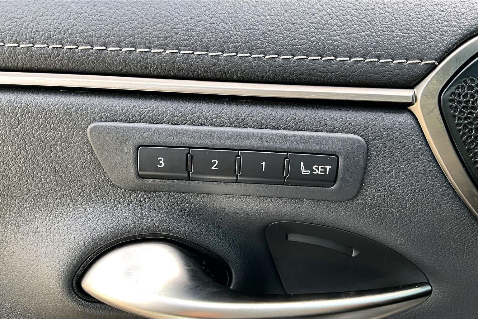 Used 2019 Eminent White Pearl Lexus Ultra Luxury image 34