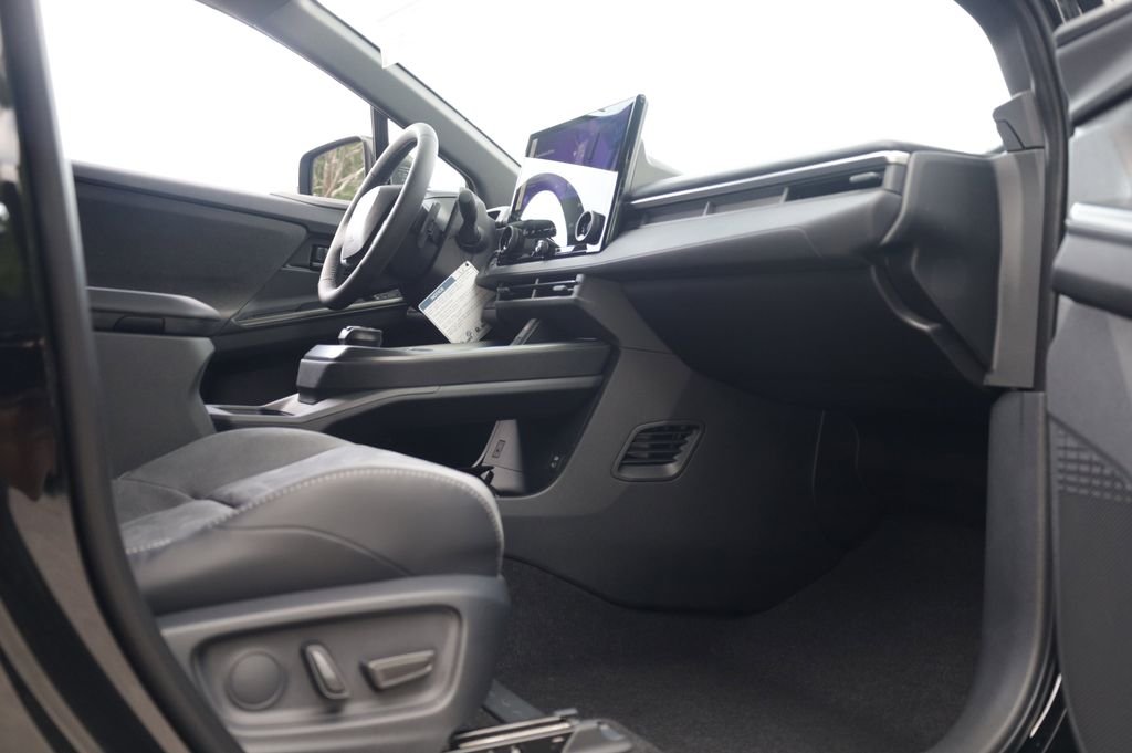 2026 Toyota C-HR XSE - Photo 31
