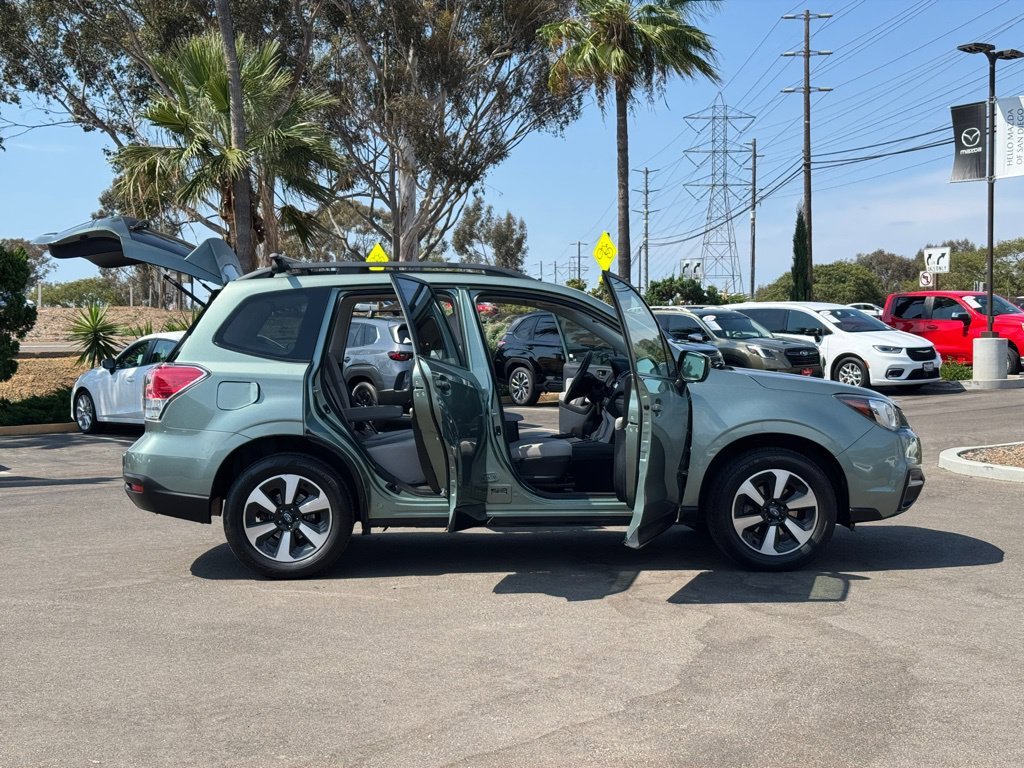 Used 2018 Green Metallic Subaru 2.5i Premium image 29