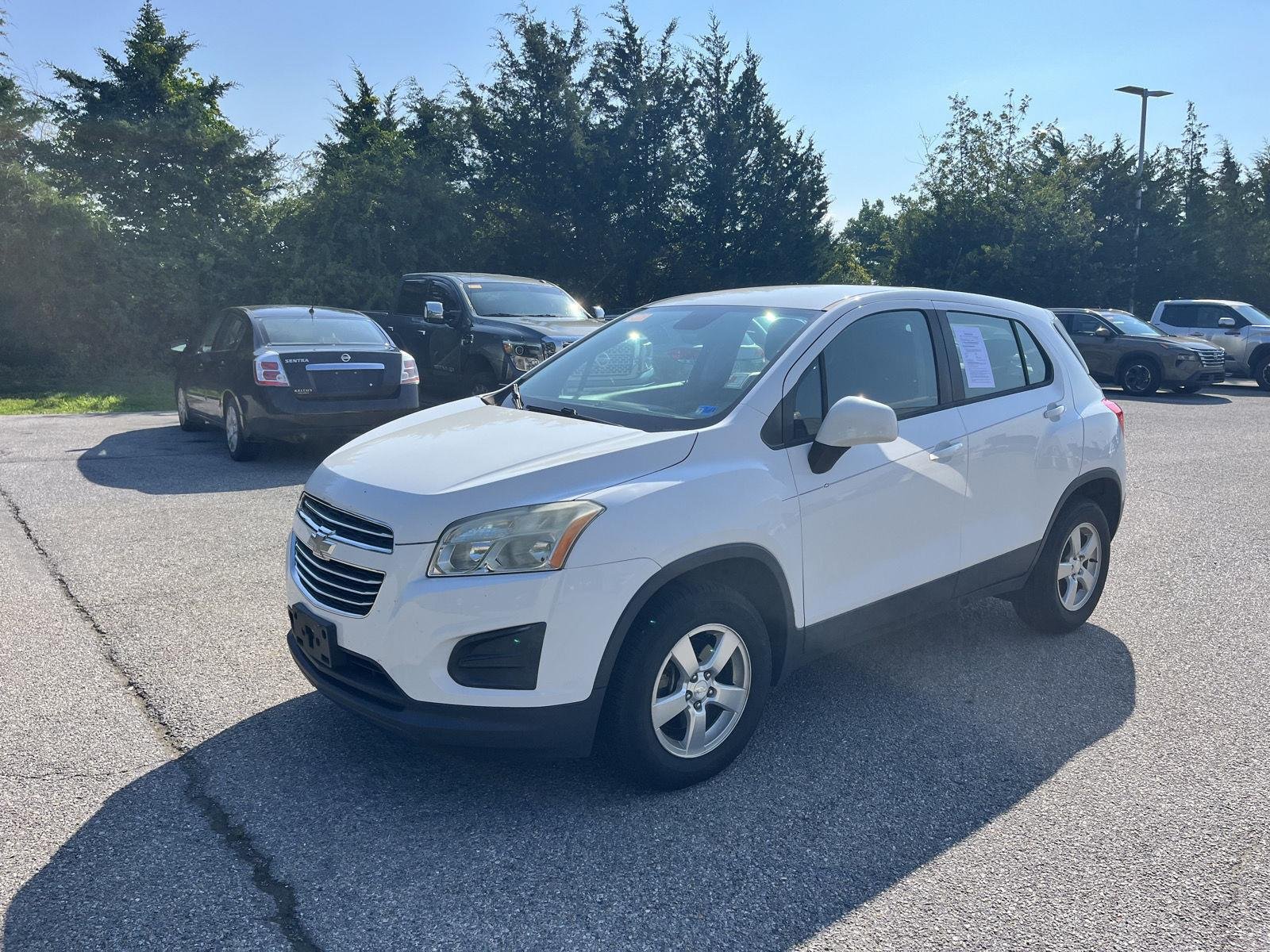 Used 2015 Summit White Chevrolet LS image 3