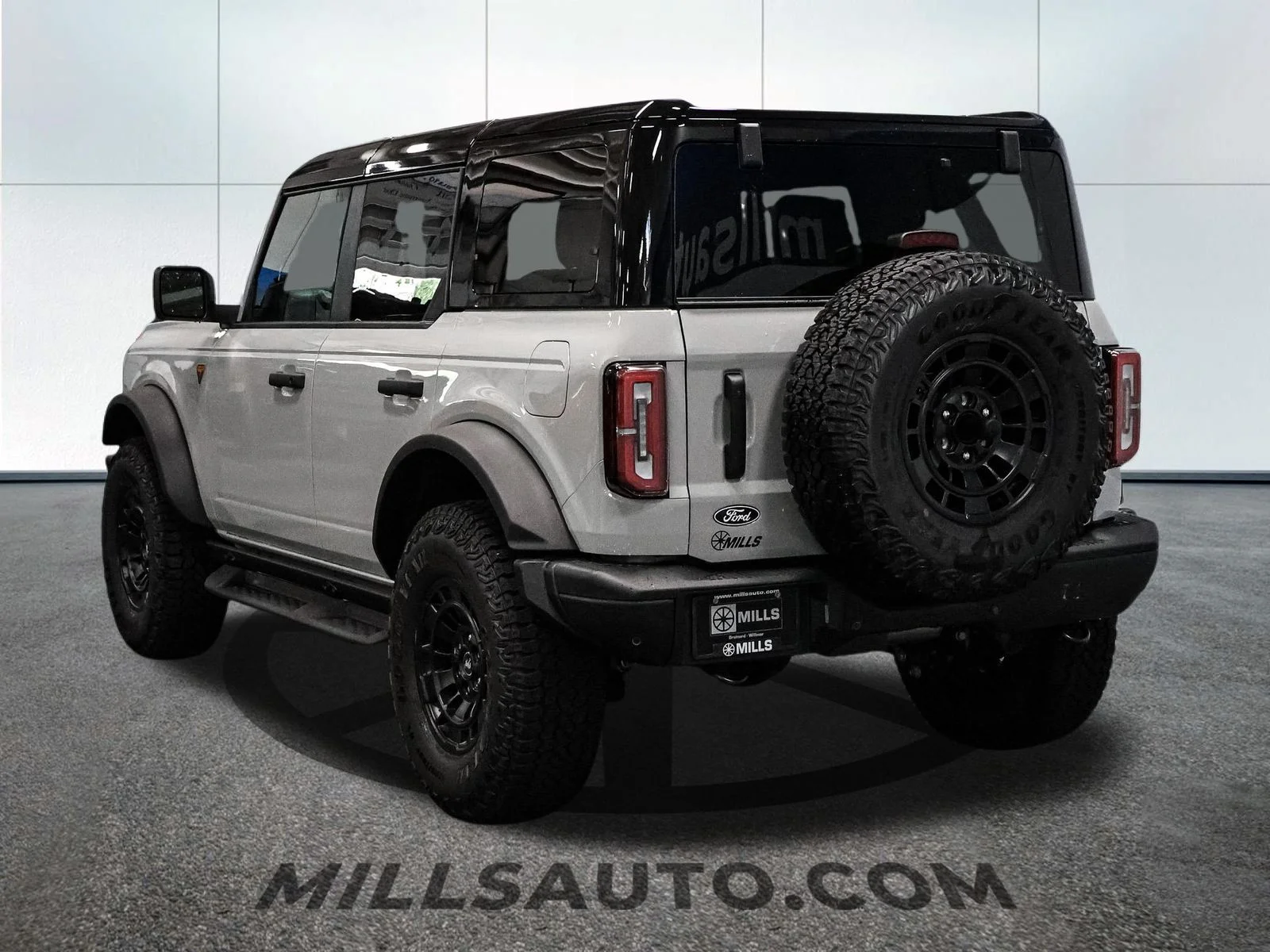 New 2026 Avalanche Gray Ford Badlands® image 5