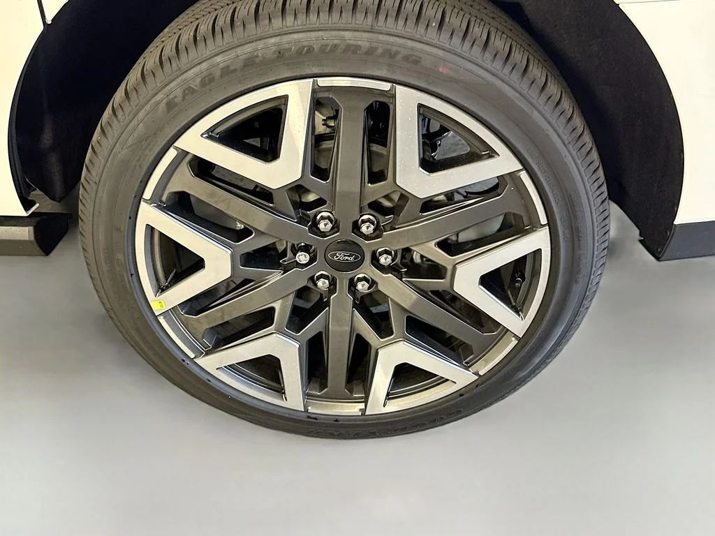 New 2026 Star White Metallic Tri-Coat Ford Platinum image 34
