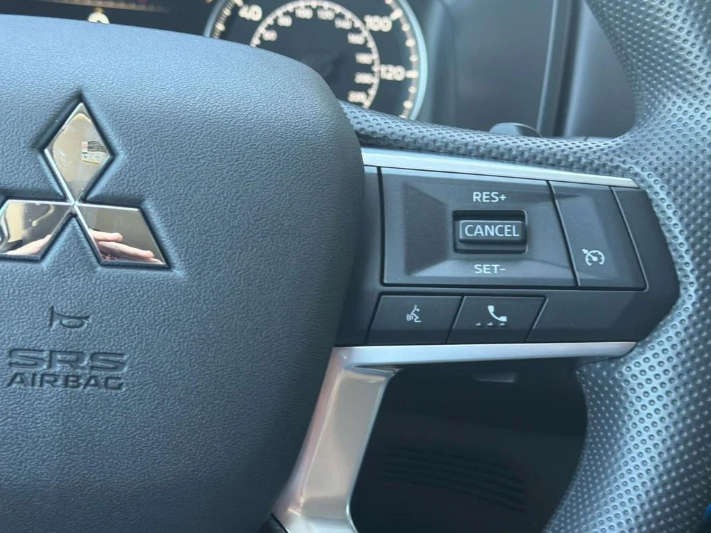 New 2026 Black Mitsubishi ES image 13