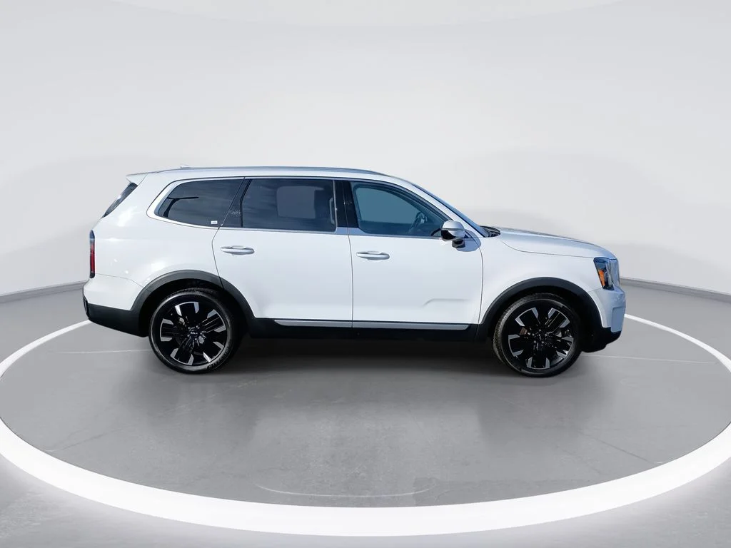 Used 2023 White Kia SX-Prestige image 9