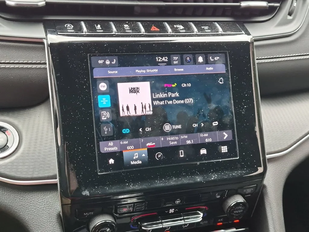 Used 2025 Black Jeep Altitude X image 17